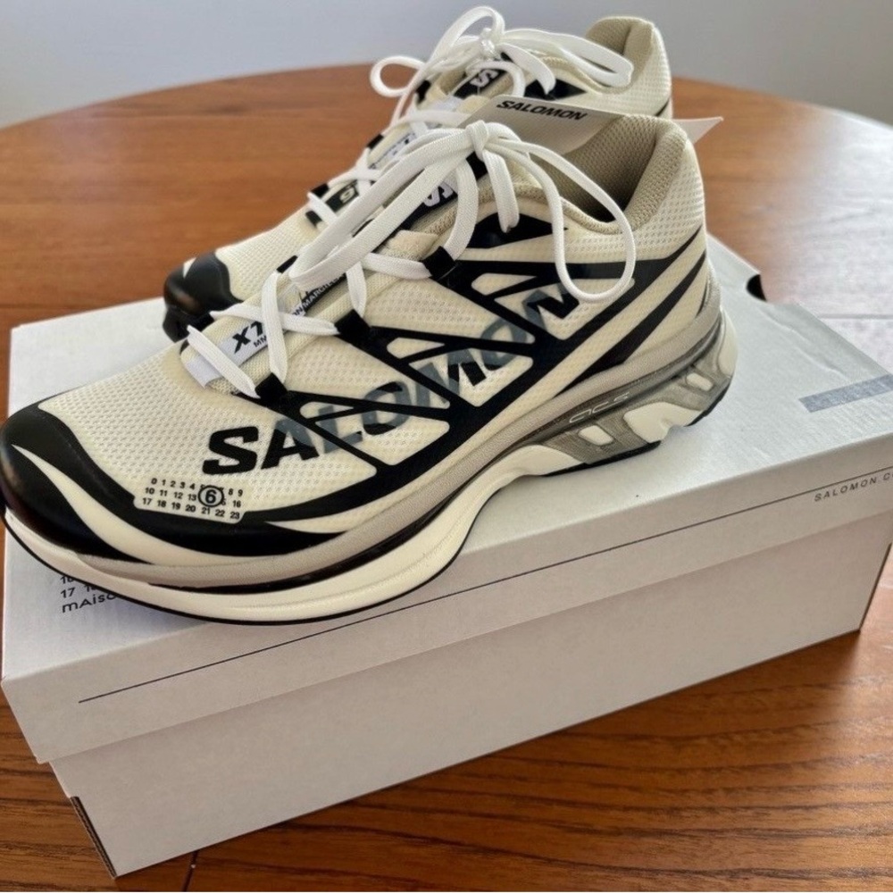 Salomon X MM6 collab. Women’s 6.
NWT. original box. 600 off app